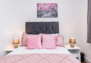 Webberley Stylish and Spacious Studio Unit in Stoke on Trent